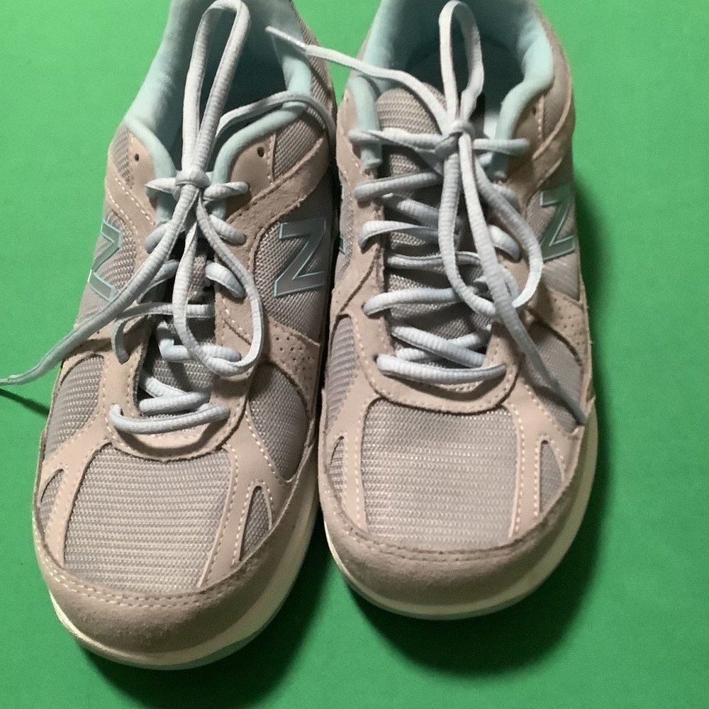 New Balance 877 (7.5) slightly worn